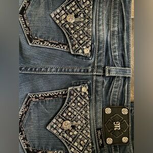 Embellished Dark Blue Women’s Jeans with Decorative Pocket Detail